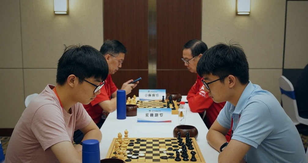 Sau ngôi vàng Olympiad, Ấn Độ và câu hỏi chưa có lời đáp: Divya Deshmukh, Vaishali có thật sự mạnh hơn?