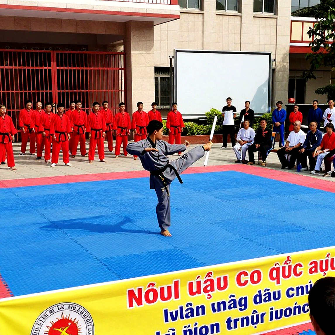 Khi phòng y tế trả về tờ giấy trắng
