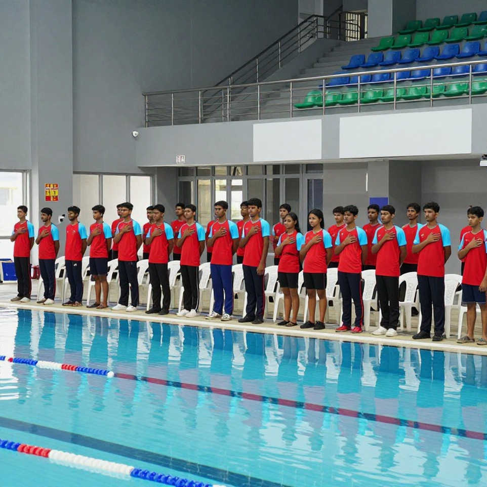 Bơi bể và bơi biển ngồi chung một lớp: bài học từ khóa huấn luyện viên trẻ đầu tiên ở Bali